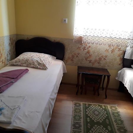 Guest House Nino Batumi Exteriör bild