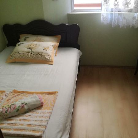 Guest House Nino Batumi Exteriör bild